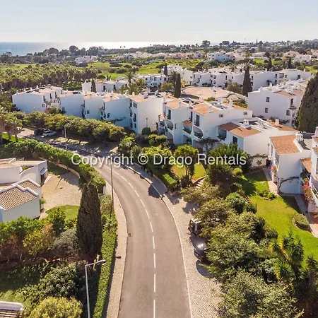 Apartment Coastal Retreat With Pool And Access By Drago