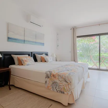 Apartment Coastal Retreat With Pool And Access By Drago Albufeira
