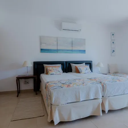 Apartment Coastal Retreat With Pool And Access By Drago