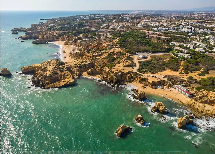 Coastal Retreat With Pool And Access By Drago