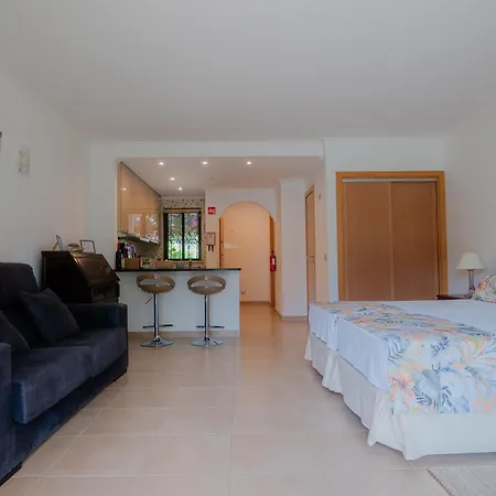 Coastal Retreat With Pool And Access By Drago البوفيرا