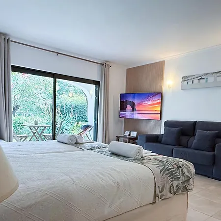 Coastal Retreat With Pool And Access By Drago شقة