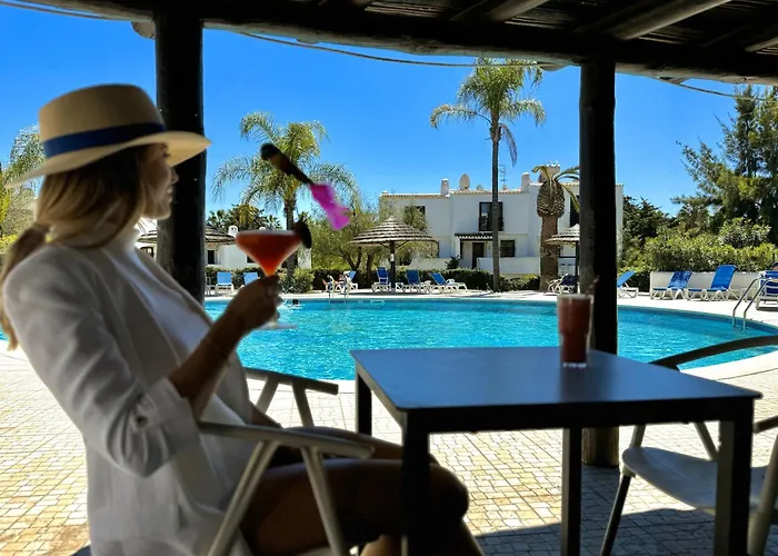 Apartamento Coastal Retreat With Pool And Access By Drago *