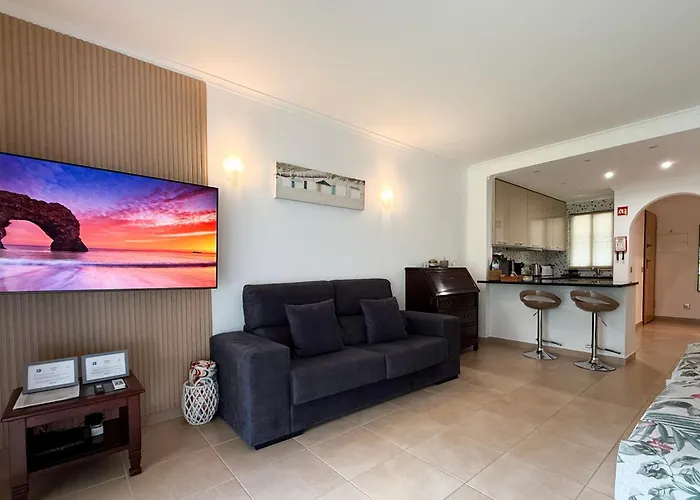 Coastal Retreat With Pool And Access By Drago
