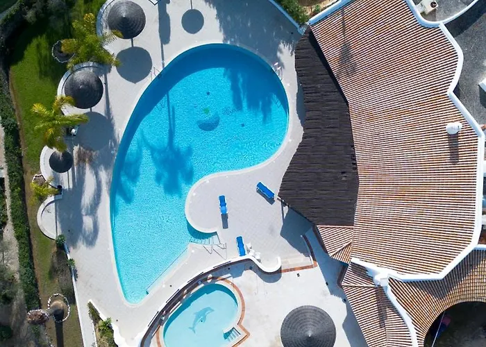 Coastal Retreat With Pool And Access By Drago