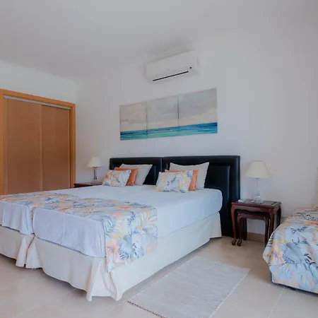 Διαμέρισμα Coastal Retreat With Pool And Access By Drago